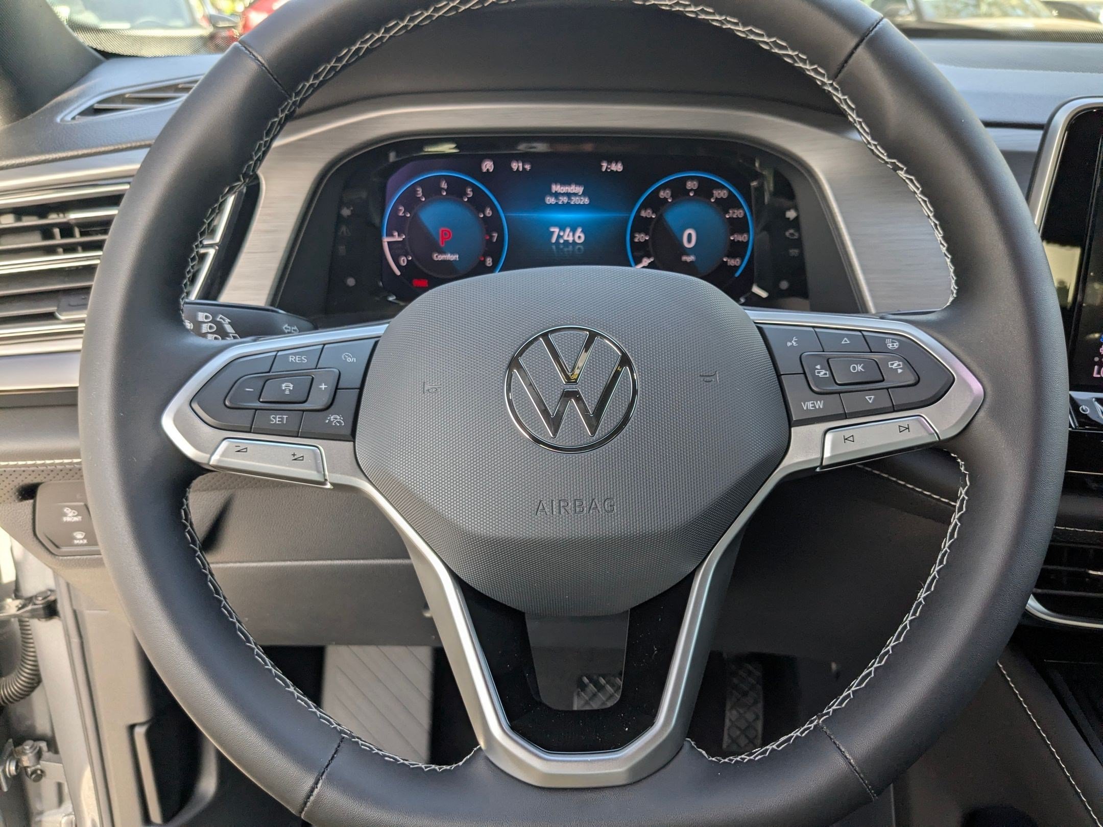 New 2026 SILVER MIST Volkswagen 2.0T SE w/Technology image 9