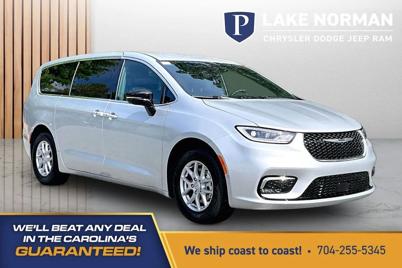 2026 Chrysler Pacifica Select's photo
