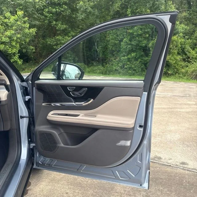 Used 2022 Blue Lincoln Standard image 14