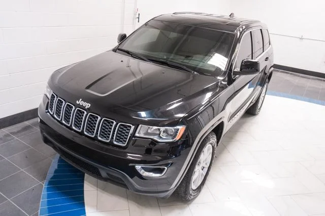 Used 2022 Black Jeep Laredo E image 28