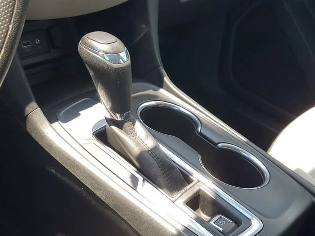 Used 2020 SUMMIT WHITE Chevrolet LS image 19