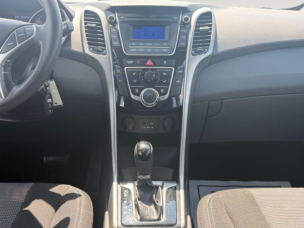 Used 2017 Blue Hyundai Base image 11