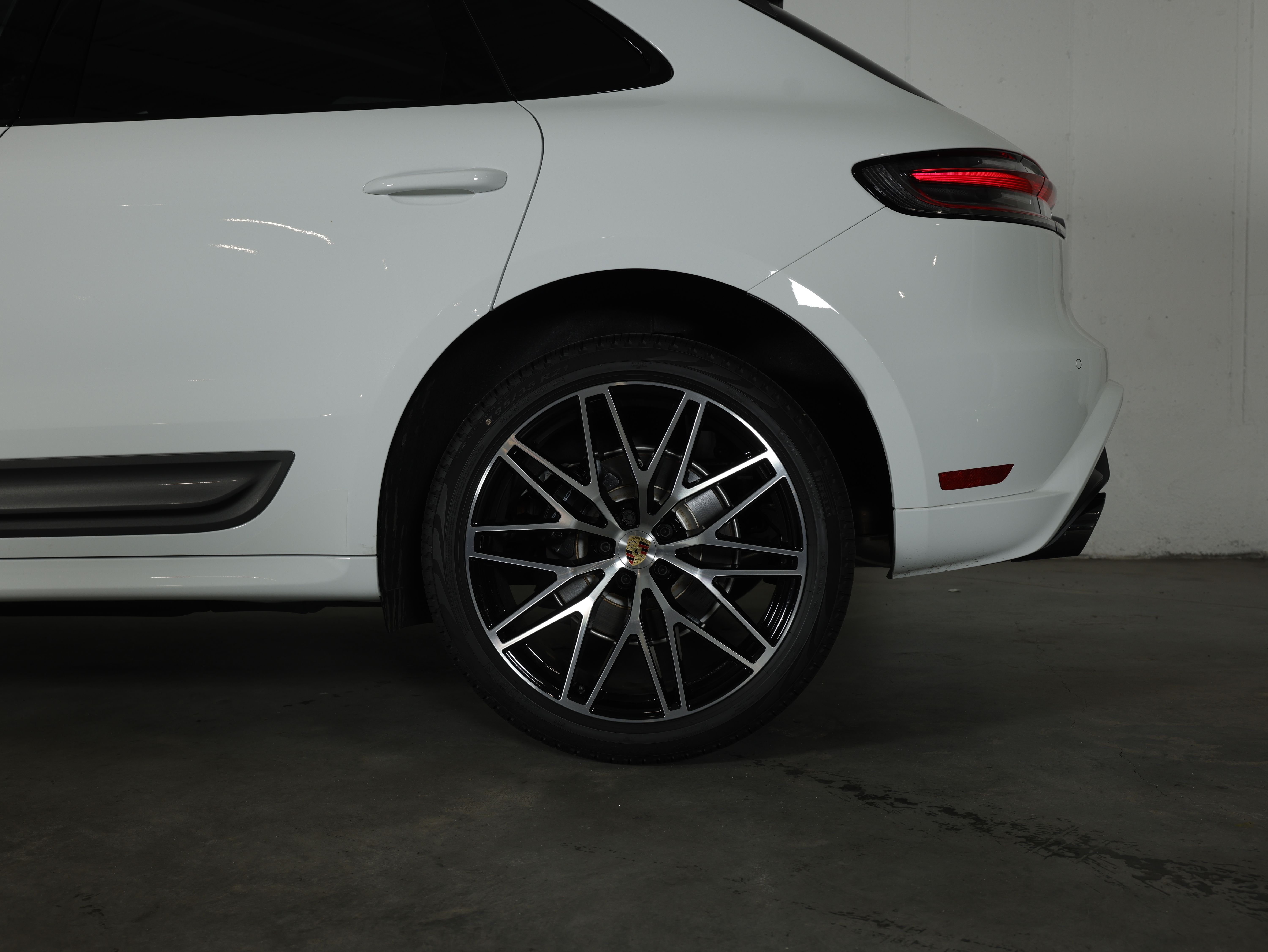 2026 Porsche Macan T - Photo 13