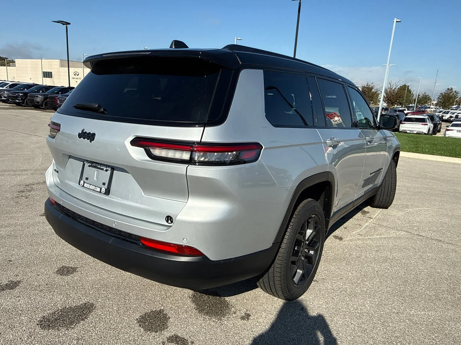 New 2025 Silver Zynith Exterior Paint Jeep Limited image 19