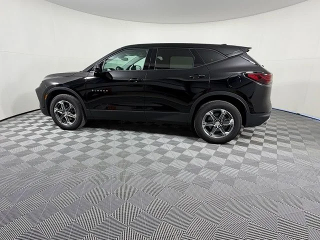 Used 2025 Black Chevrolet LT image 4