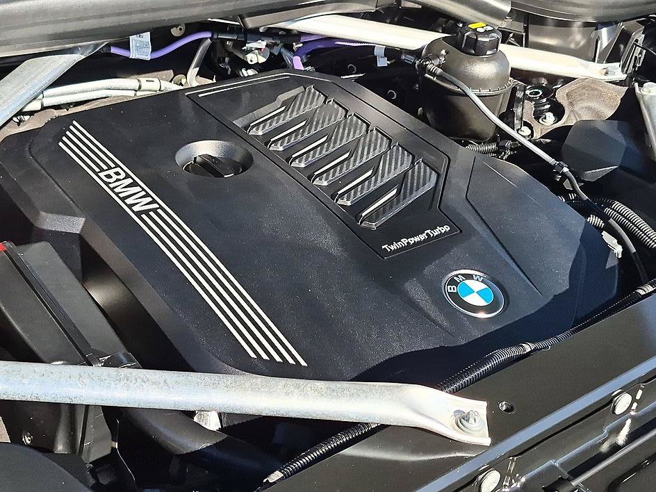 Used 2022 Black Sapphire Metallic BMW xDrive40i image 38