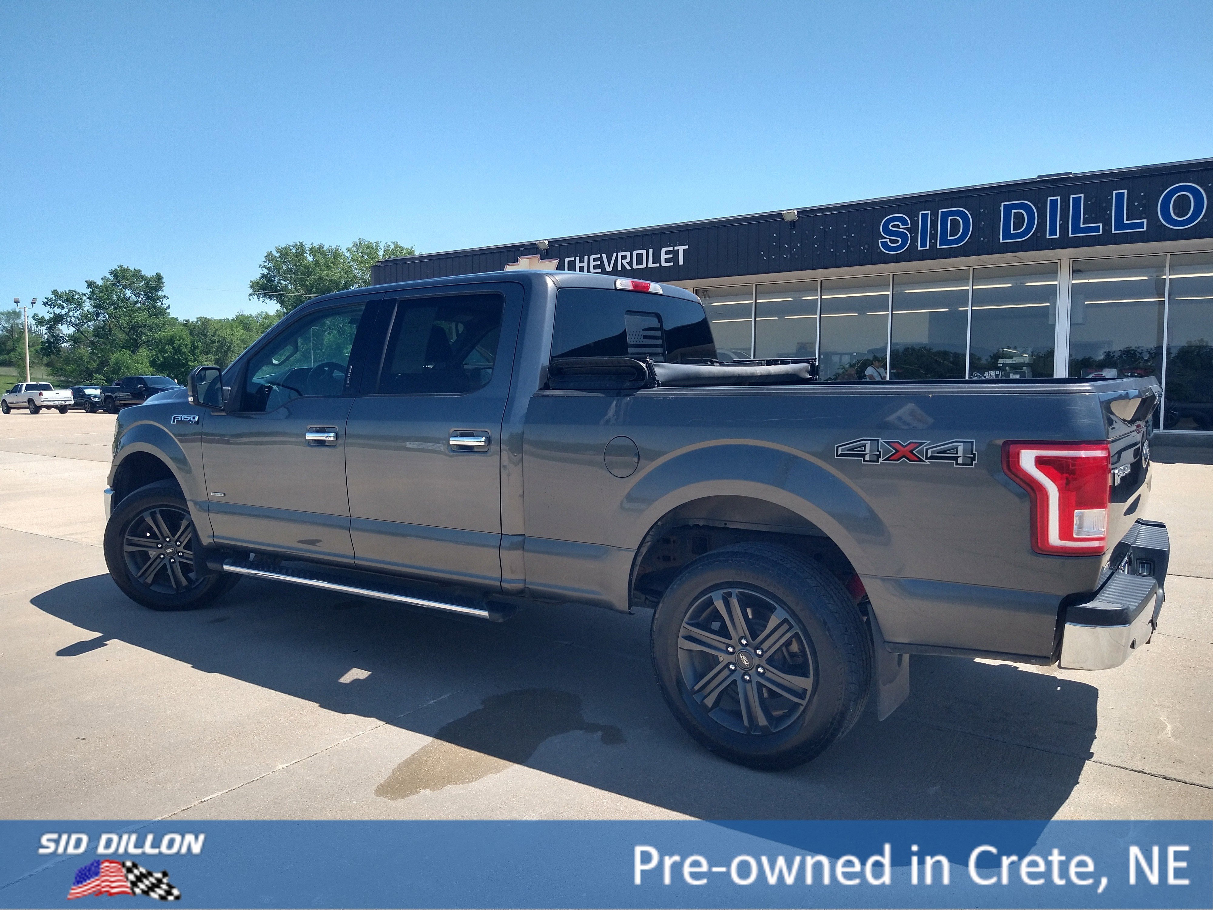 Used 2017 Magnetic Metallic Ford XLT image 18