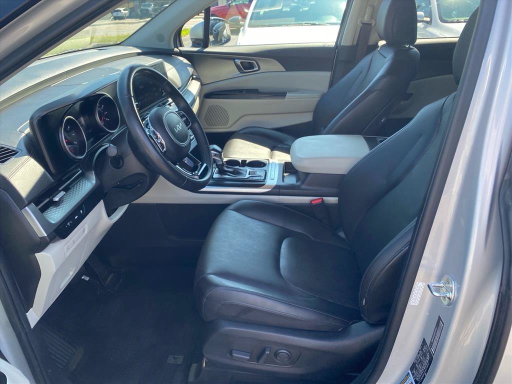 Used 2022 Silky Silver Kia LXS image 10