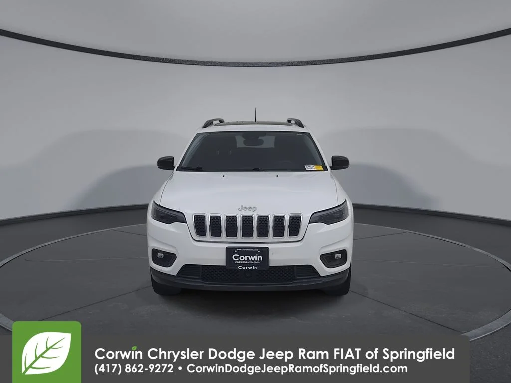 Certified Used 2022 White Jeep Latitude Lux image 5