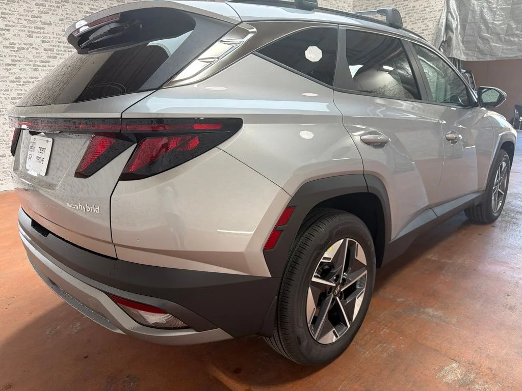 New 2026 Shimmering Silver Hyundai SEL image 7