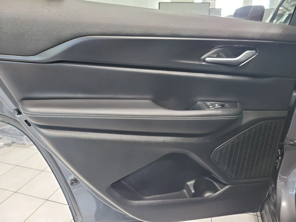 Used 2024 Gray Jeep Altitude X image 34
