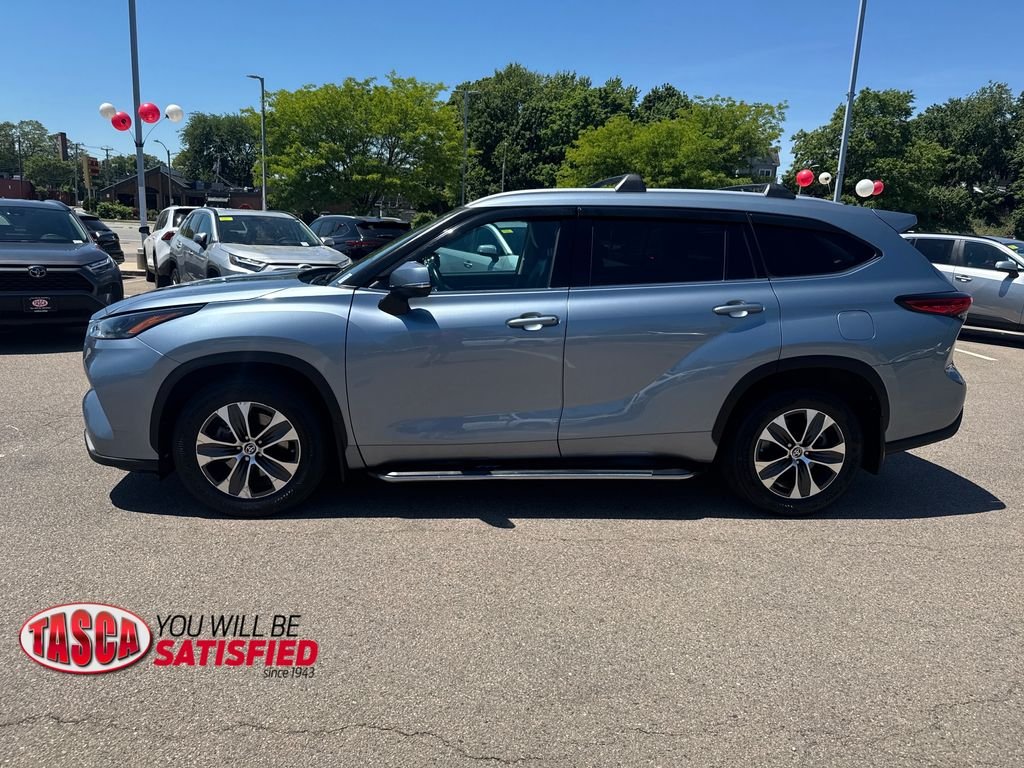 Used 2022 Gray Toyota XLE image 4