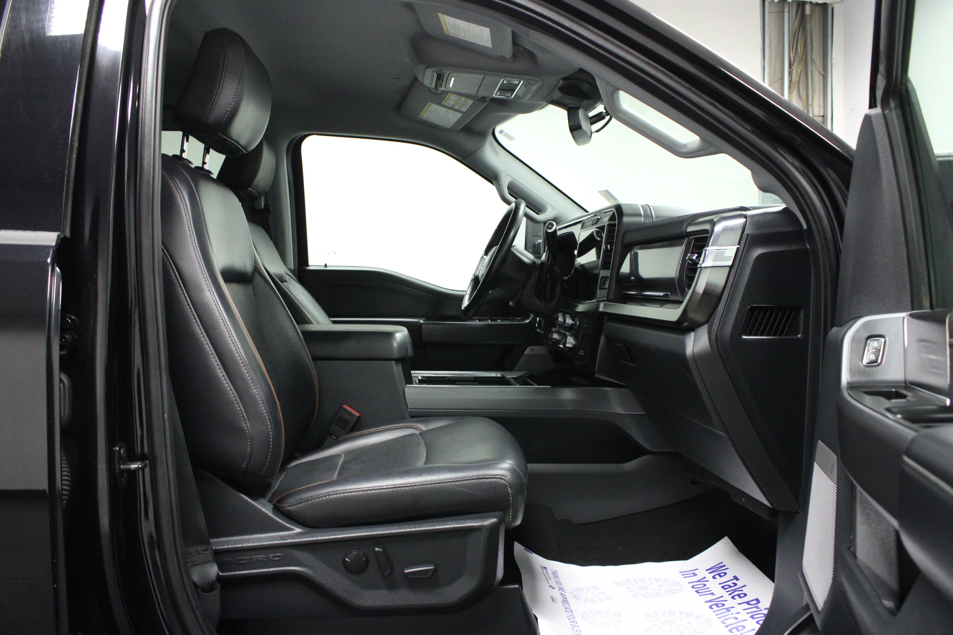 Used 2025 Agate Black Metallic Ford LARIAT image 16