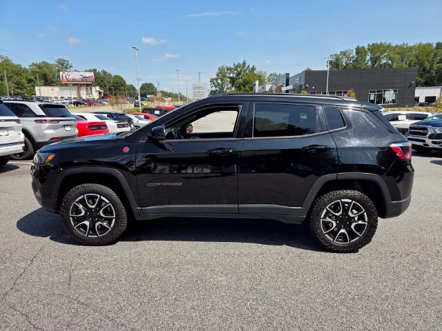 Used 2024 Black Jeep Trailhawk image 4