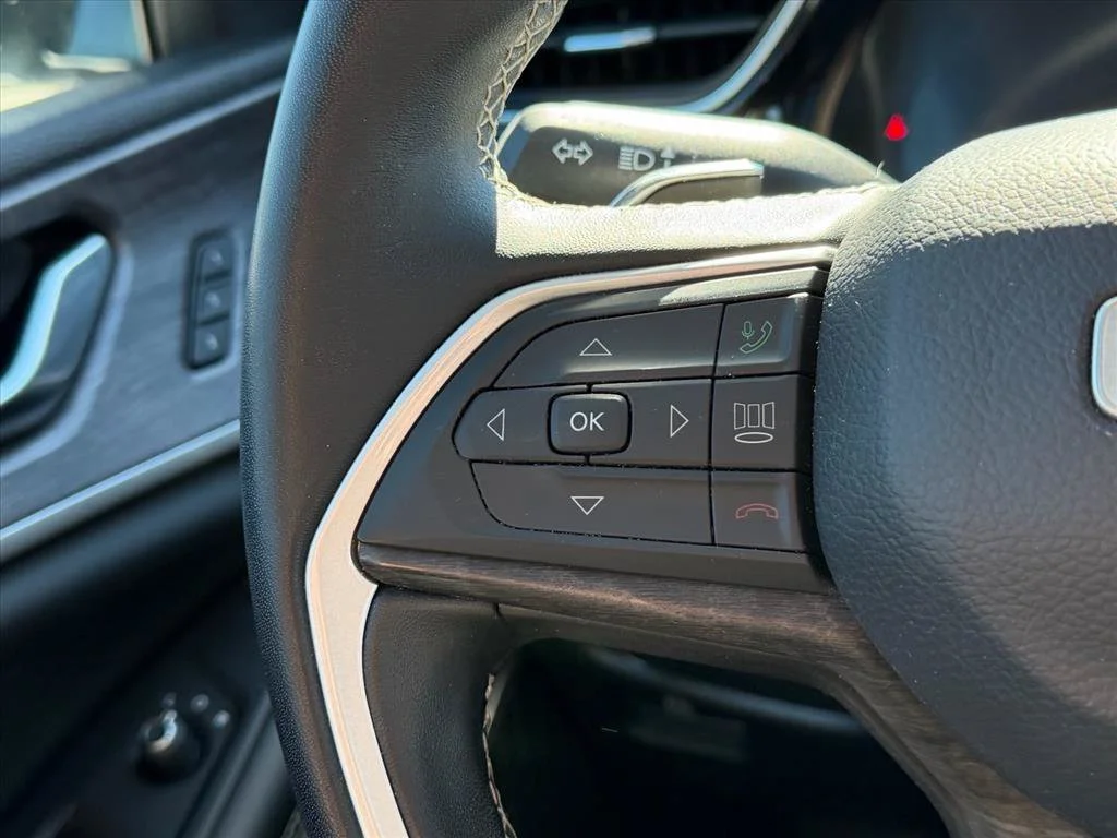 Used 2022 White Jeep Limited image 22