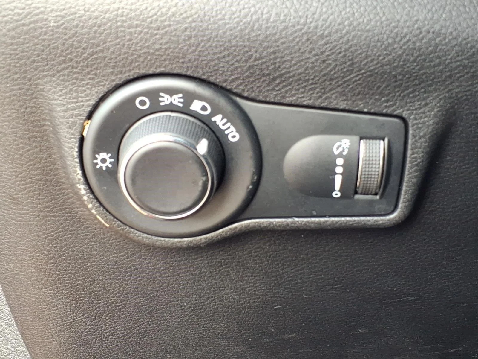 Used 2023 Redline Pearlcoat Jeep Sport image 19