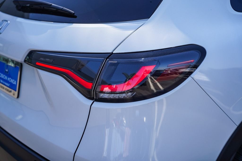 New 2027 Platinum White Pearl Honda LX image 8