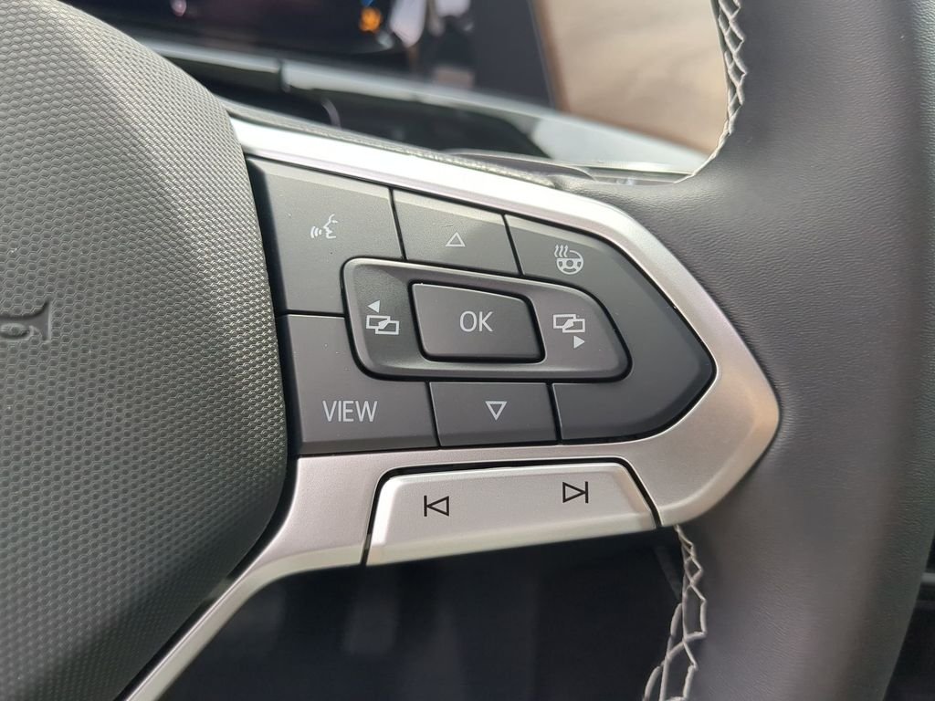 New 2026 Black Volkswagen 2.0T SE w/Technology image 31