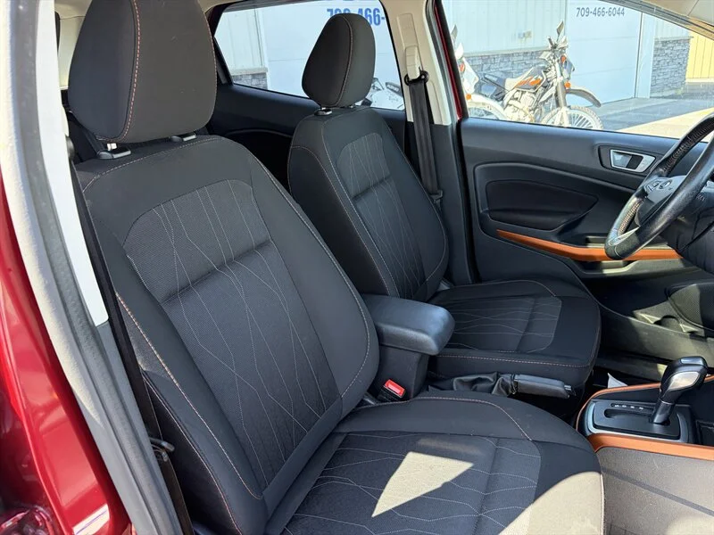 Used 2021 Red Ford SE image 6