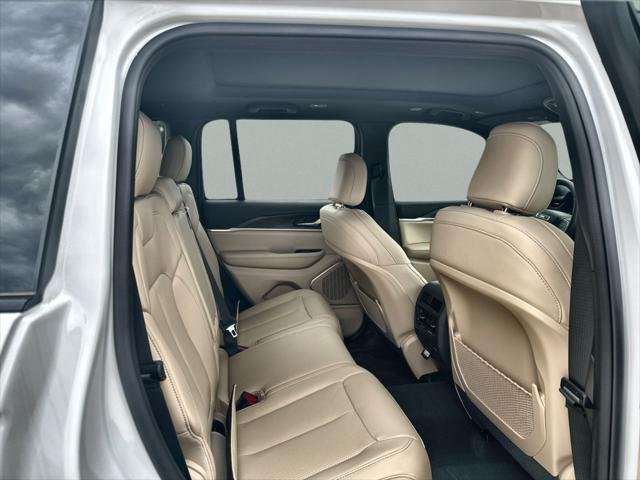 New 2026 Bright White Clear-Coat Exterior Paint Jeep Limited image 28