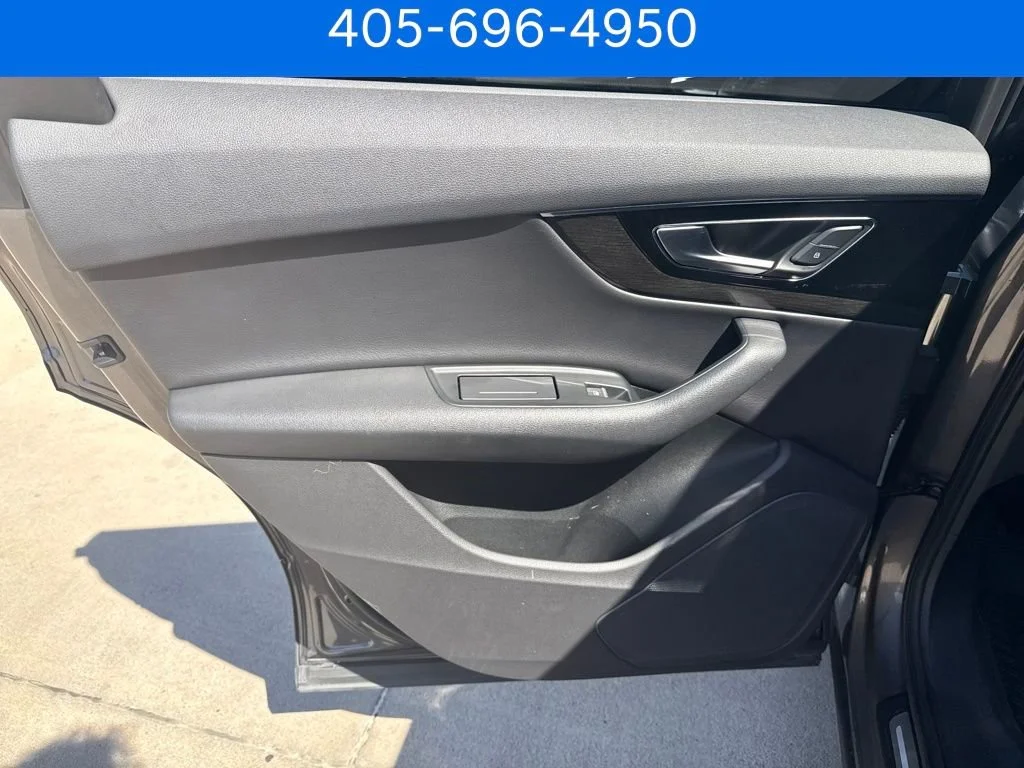 Pre-Owned 2019 Audi Q7 SE Premium