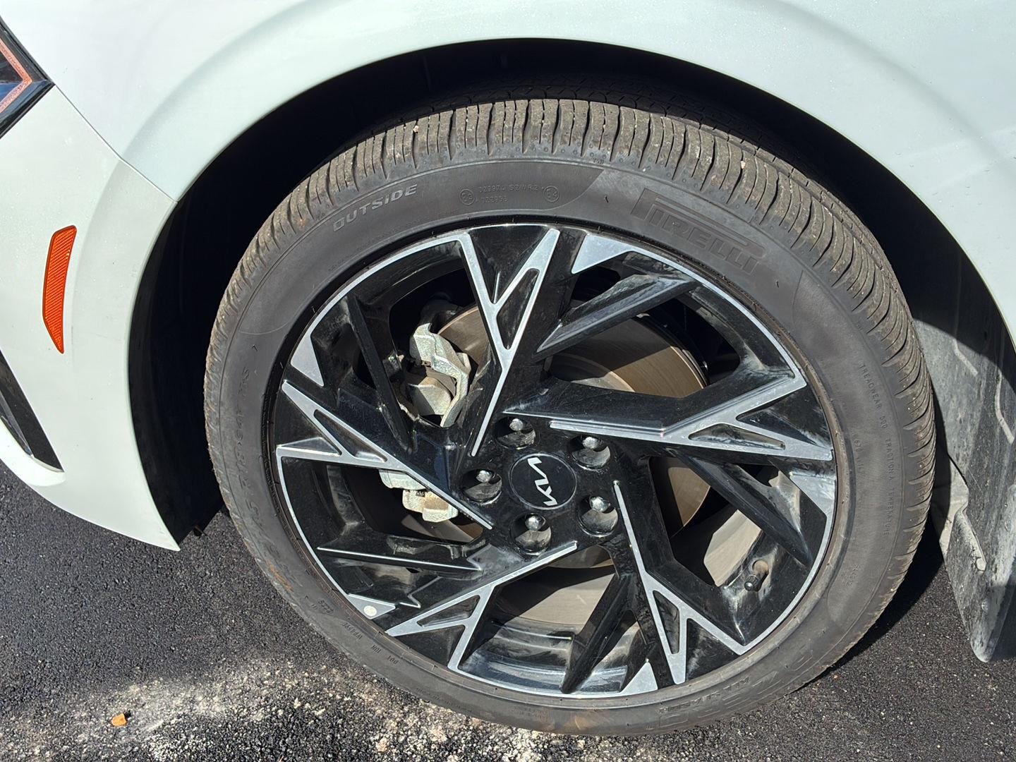 Used 2025 Snow White Pearl Kia GT-Line image 9