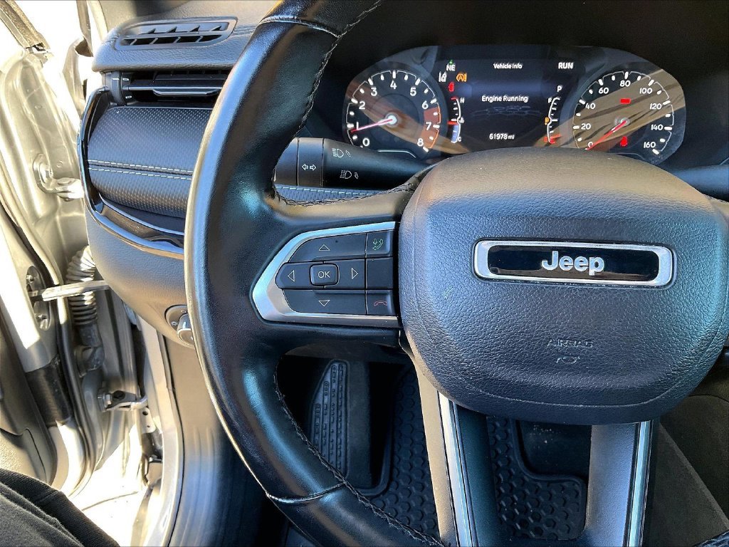 Used 2022 Silver Jeep Latitude image 23