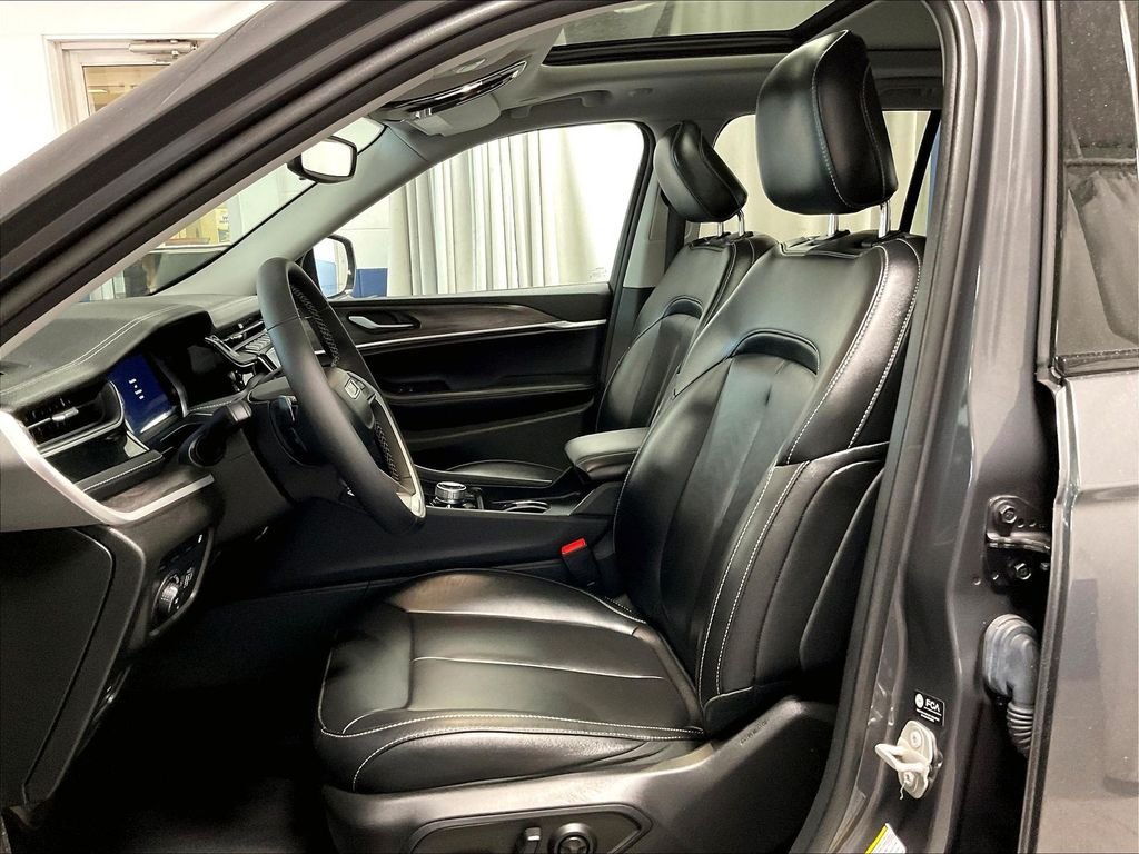 Used 2024 Gray Jeep 4xe image 10