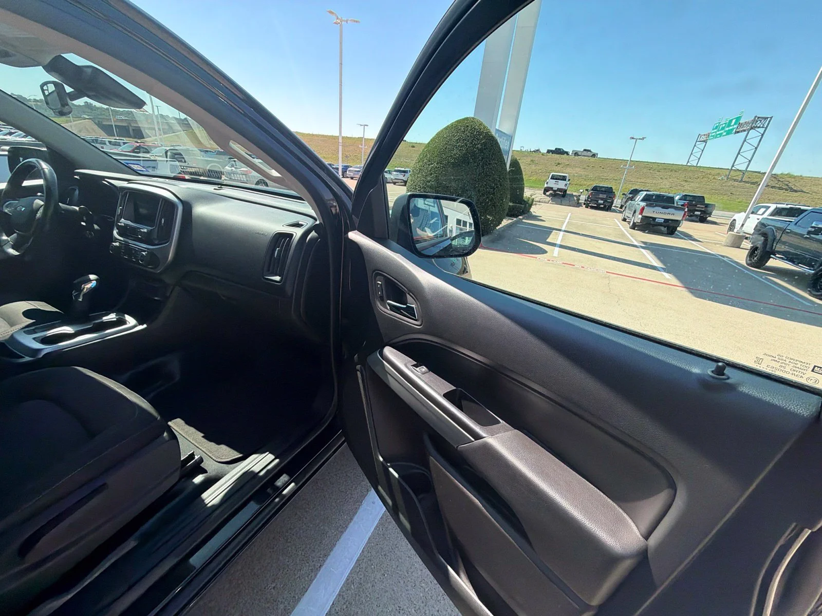 Used 2022 BLACK Chevrolet 2WD LT image 19