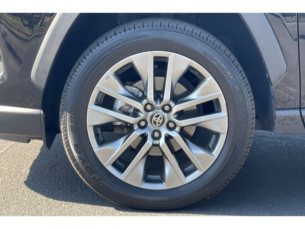 Used 2023 Midnight Black Metallic Toyota XLE Premium image 43