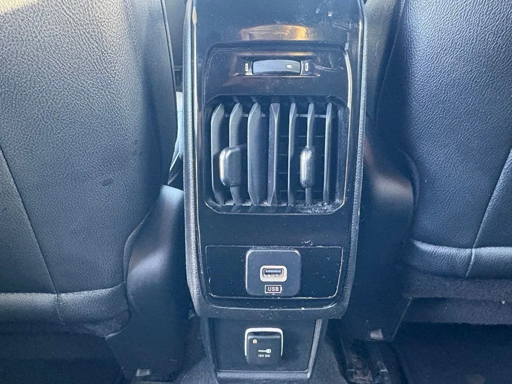 Used 2024 White Jeep Latitude image 27