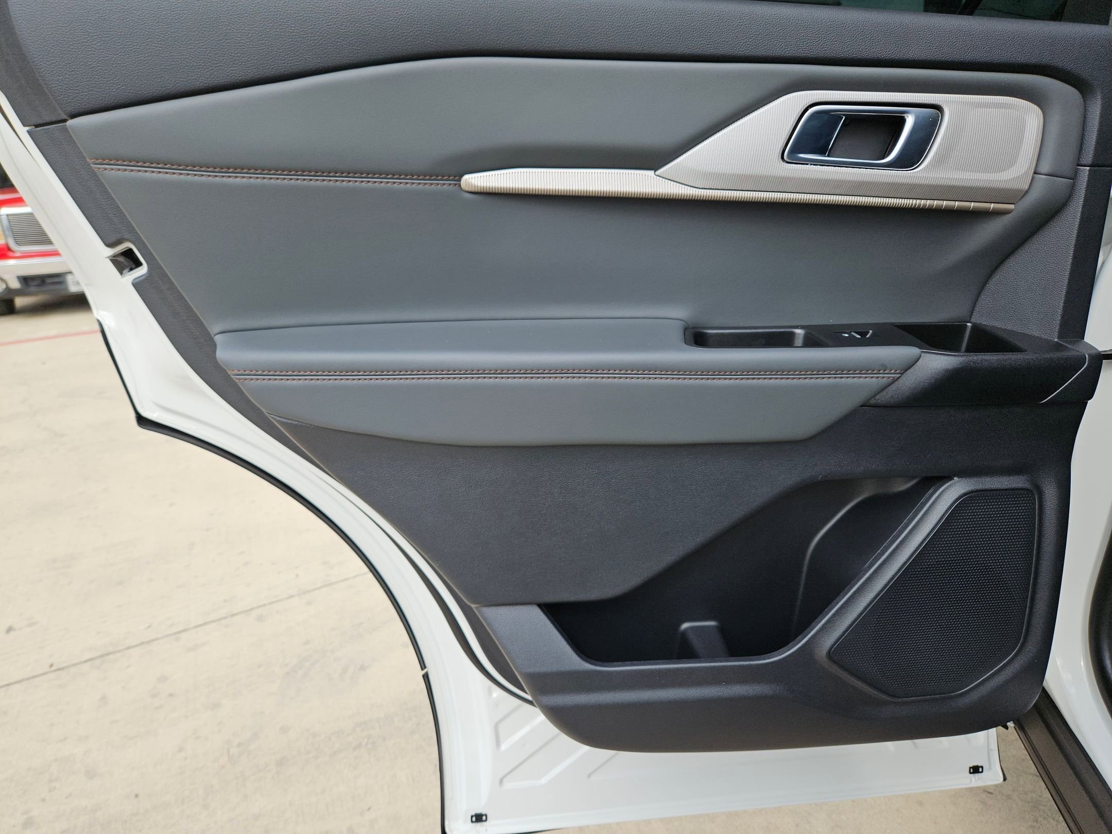 2025 Ford Explorer Active - Photo 16