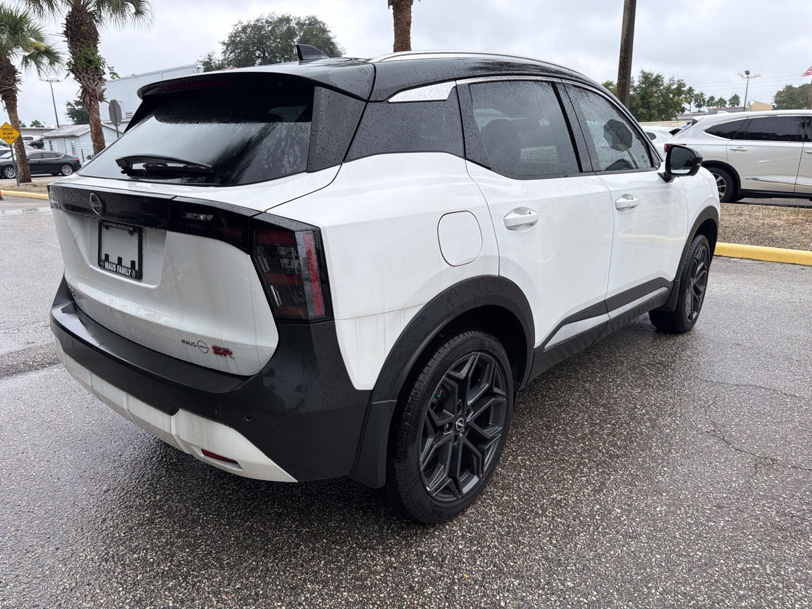 Used 2025 White Nissan SR image 4