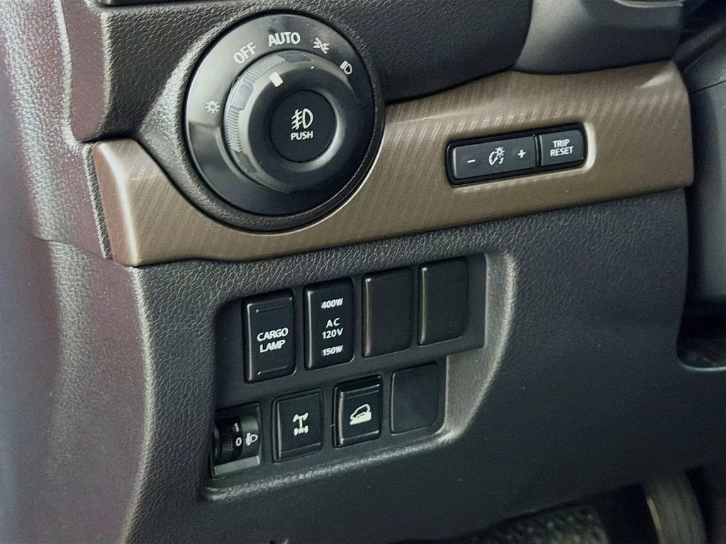 Used 2023  Nissan PRO-4X image 11