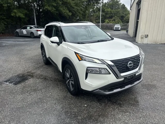 Used 2023 White Nissan SL image 3