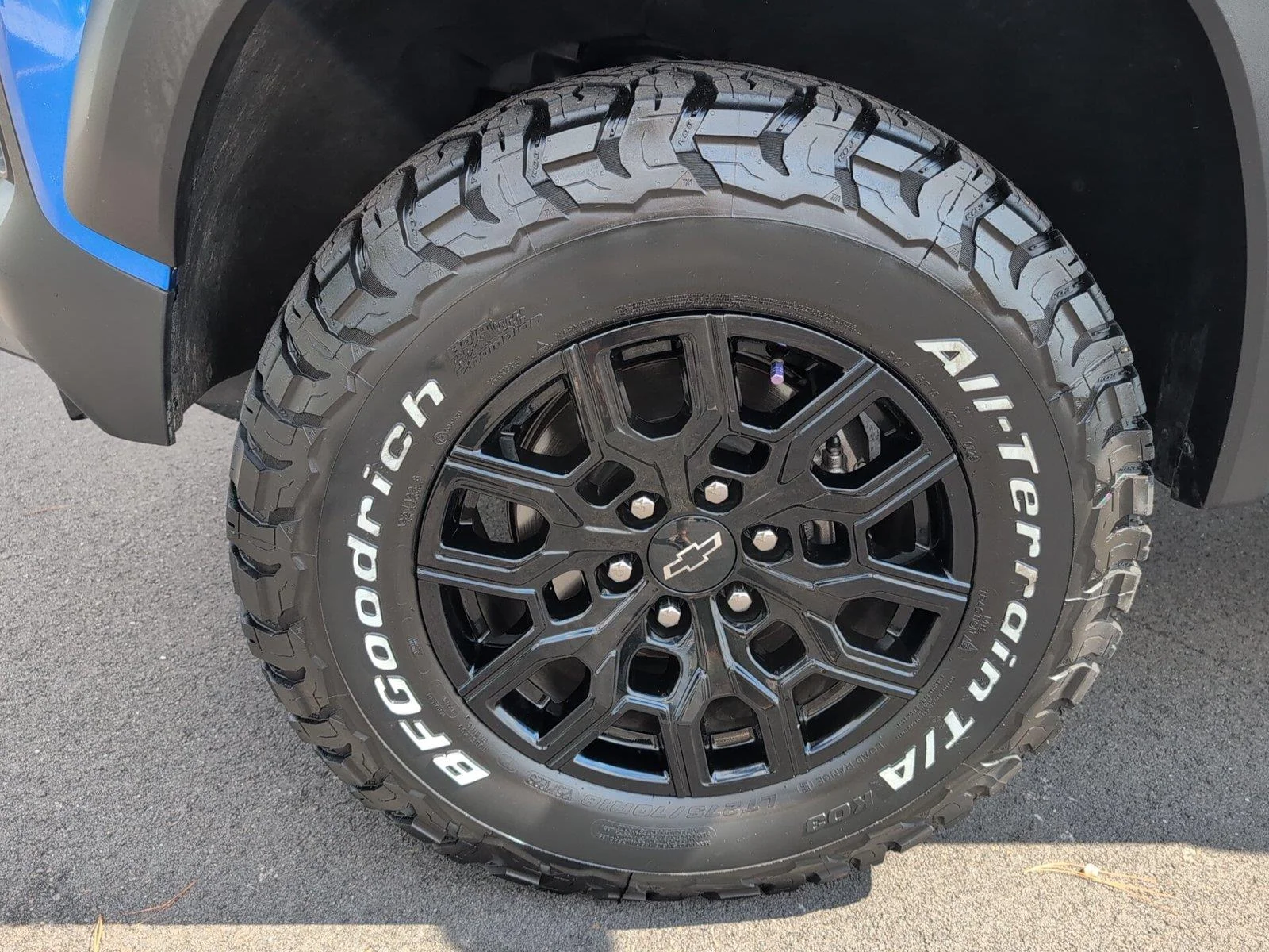 Used 2024 Glacier Blue Metallic Chevrolet Trail Boss image 9