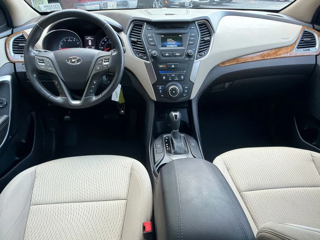 Used 2014 Red Hyundai Base image 22