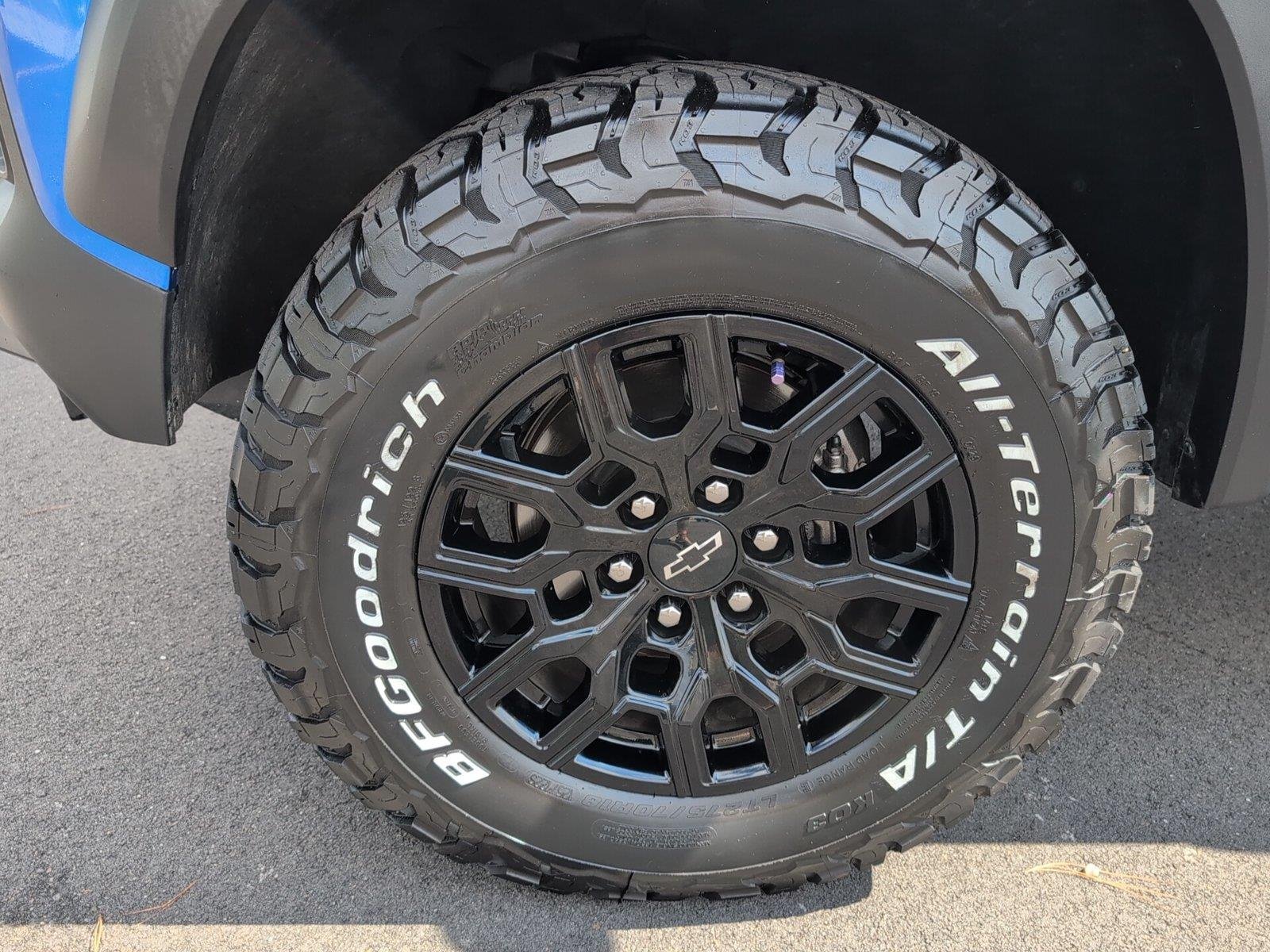 Used 2024 Glacier Blue Metallic Chevrolet Trail Boss image 9