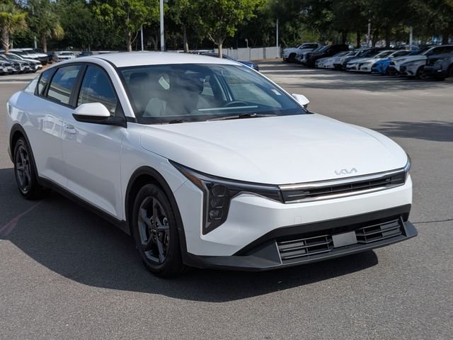 Certified Used 2025 White Kia LXS image 7