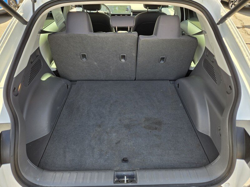 Used 2024 White HYUNDAI SEL RWD image 13