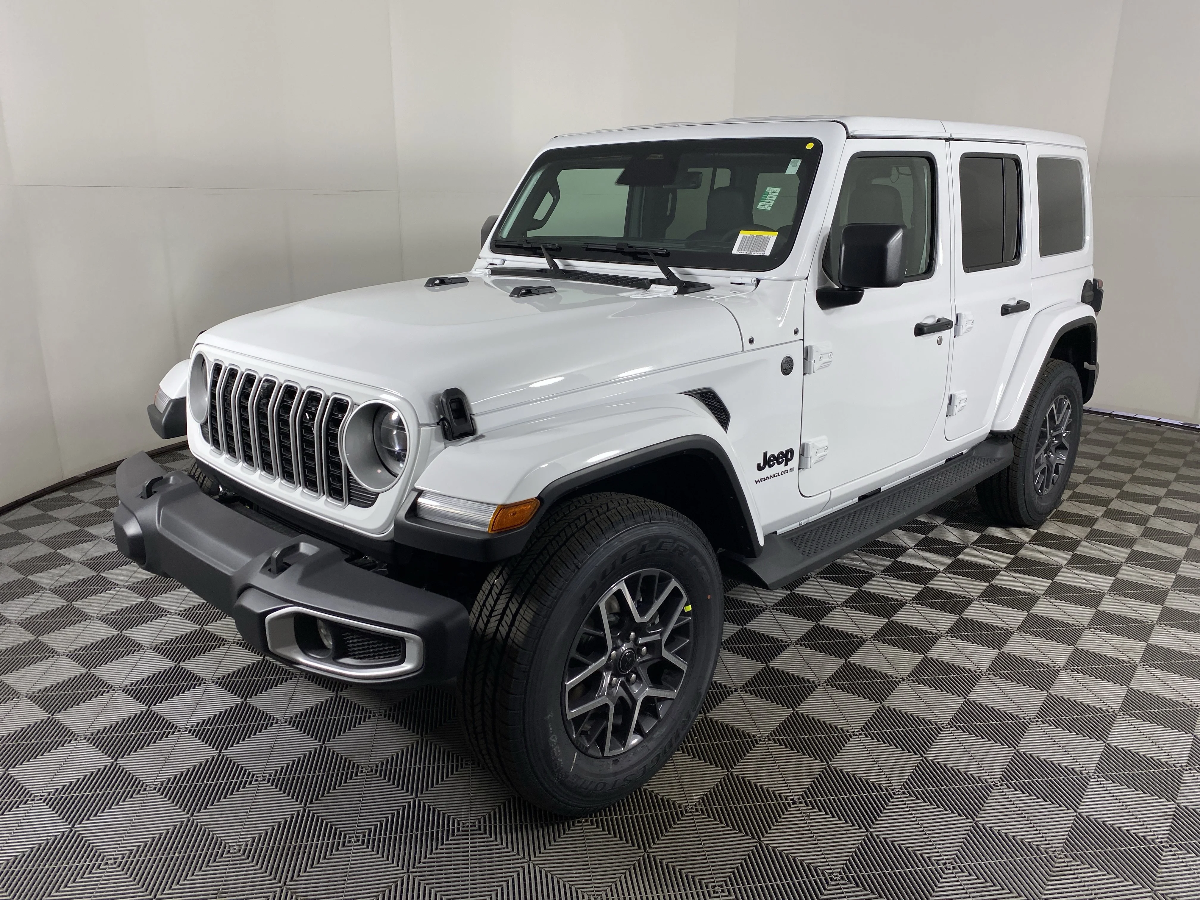 New 2026 Bright White Clear-Coat Exterior Paint Jeep Sahara image 11