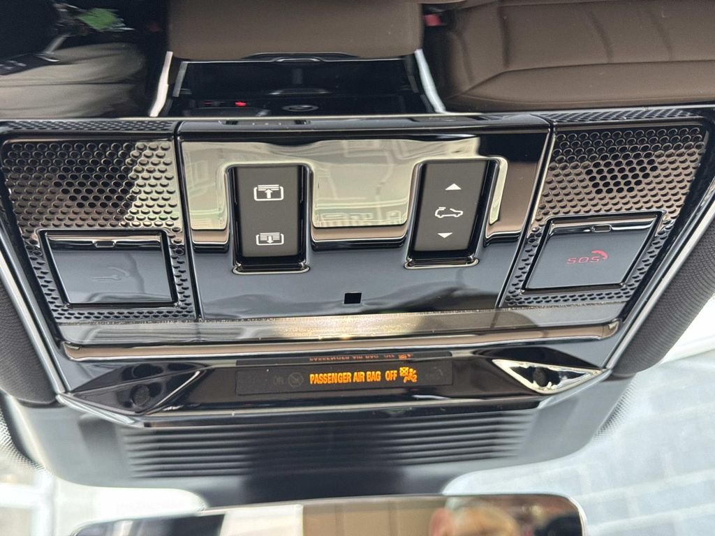 New 2026 Borasco Grey Land Rover SE image 25
