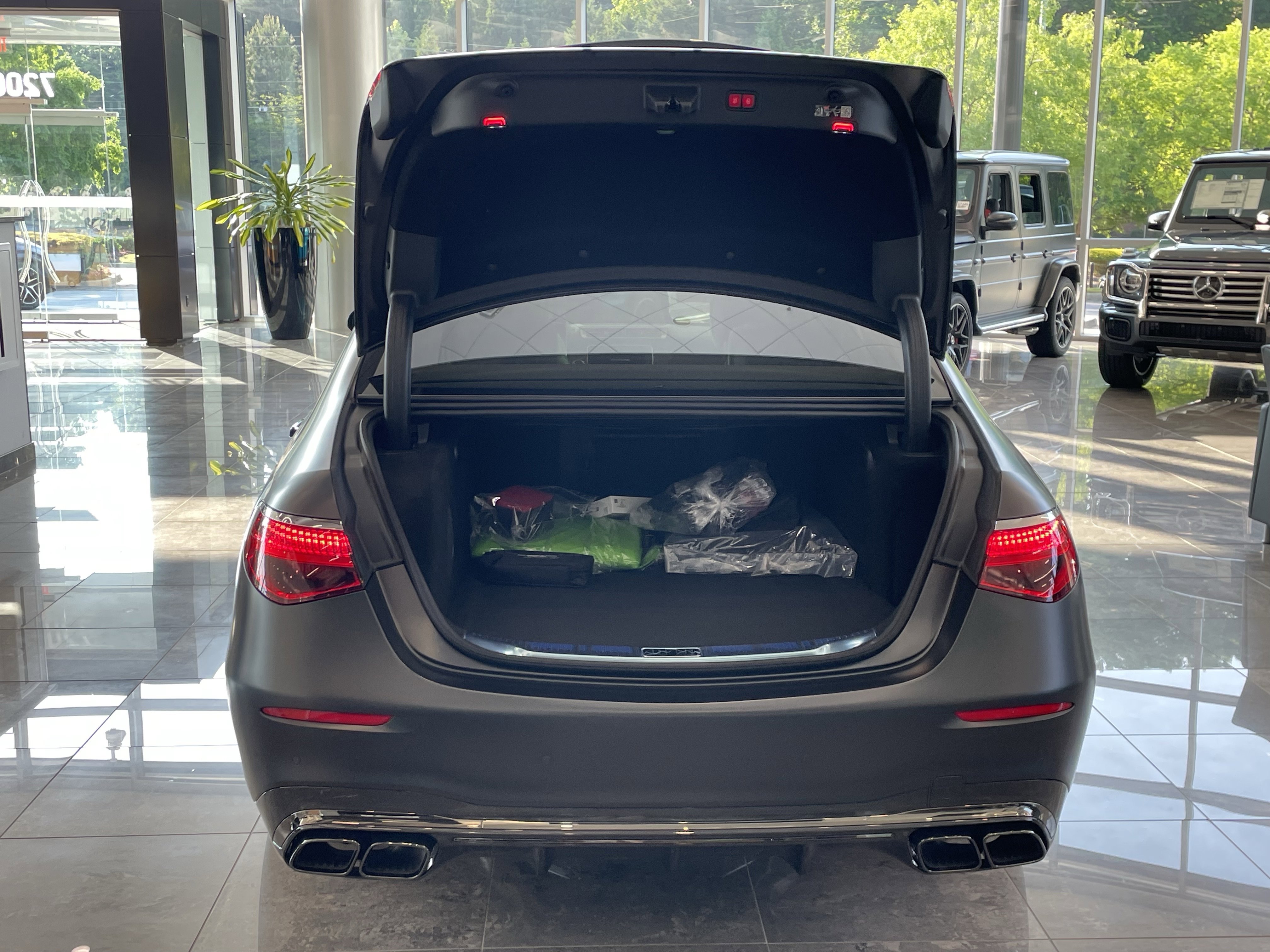 New 2026 MANUFAKTUR Graphite Grey Magno Mercedes-Benz AMG® S 63 E 4MATIC® Sedan image 8