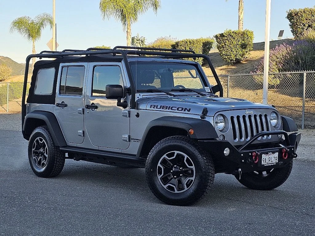 Used 2015 Silver Jeep Unlimited Rubicon image 3