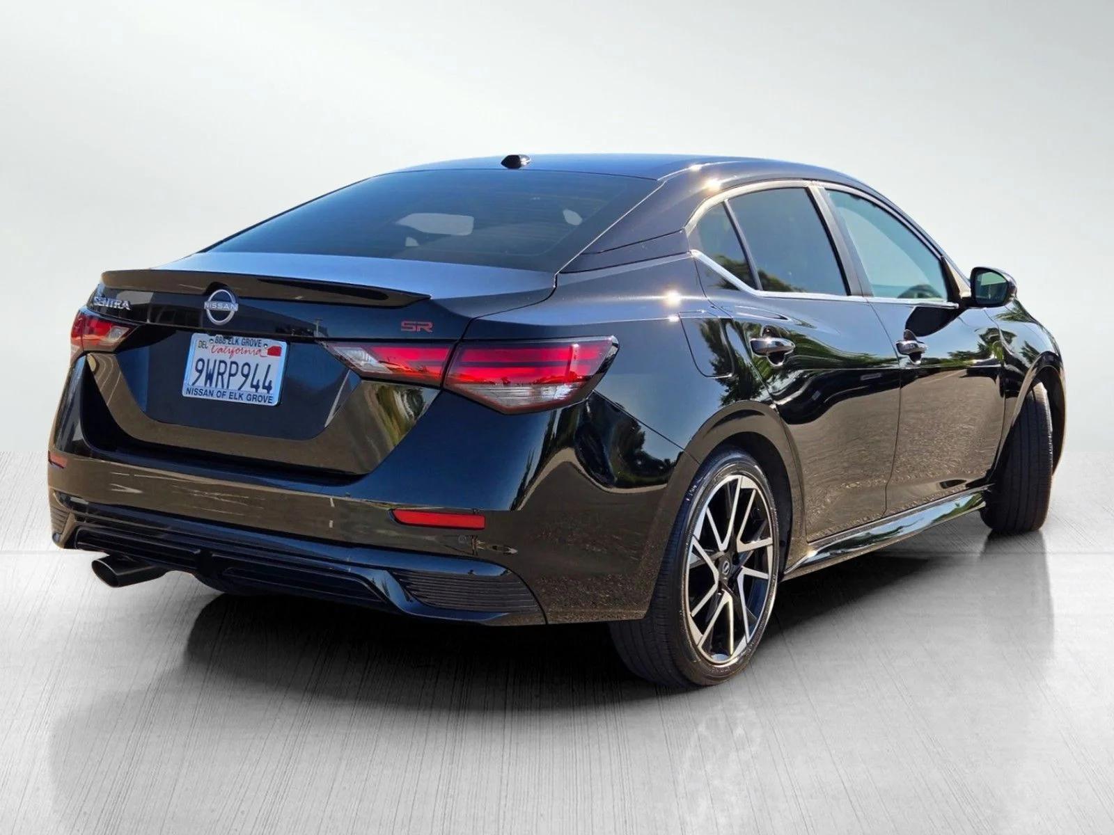 Used 2025 Super Black Nissan SR image 4