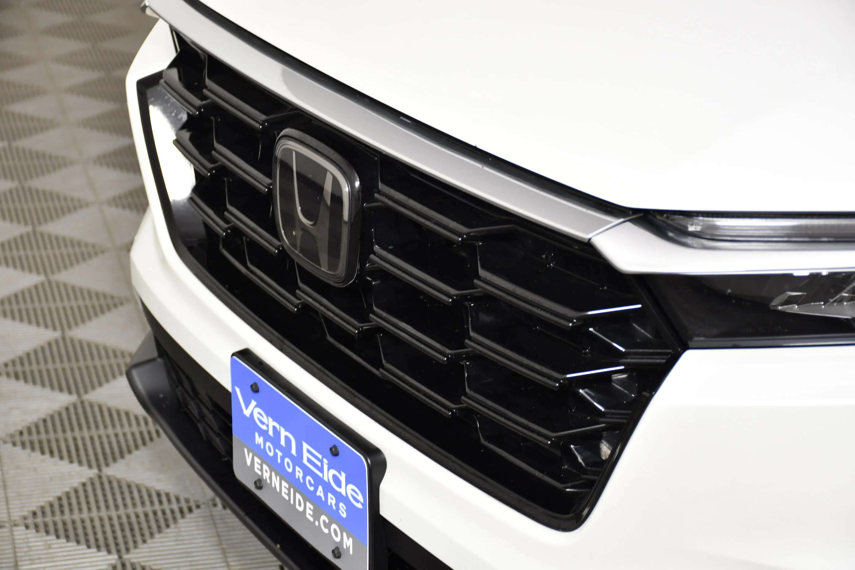 Certified Used 2024 Platinum White Pearl Honda EX image 11