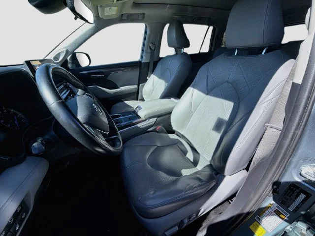 Used 2020  Toyota Platinum image 13