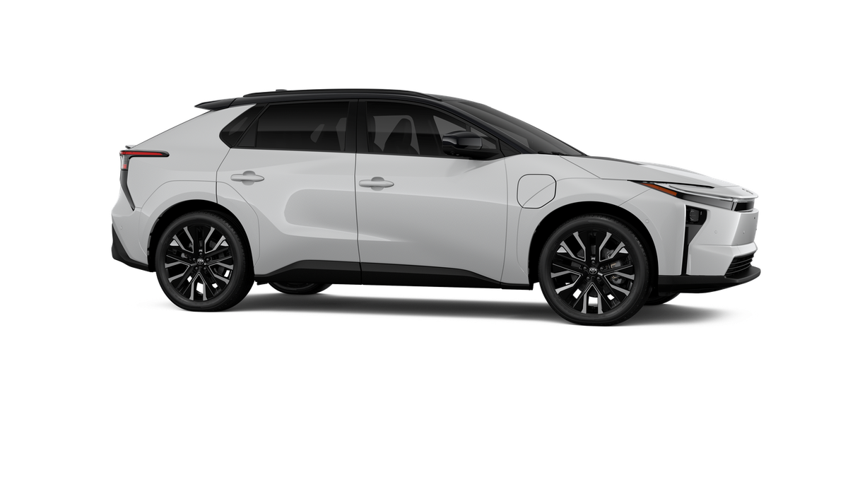 New 2026 Wind Chill Pearl with Midnight Black Metallic roof Toyota Limited image 26