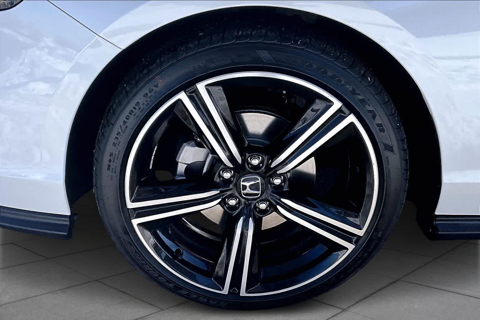 New 2026 Platinum White Pearl Honda SE image 11