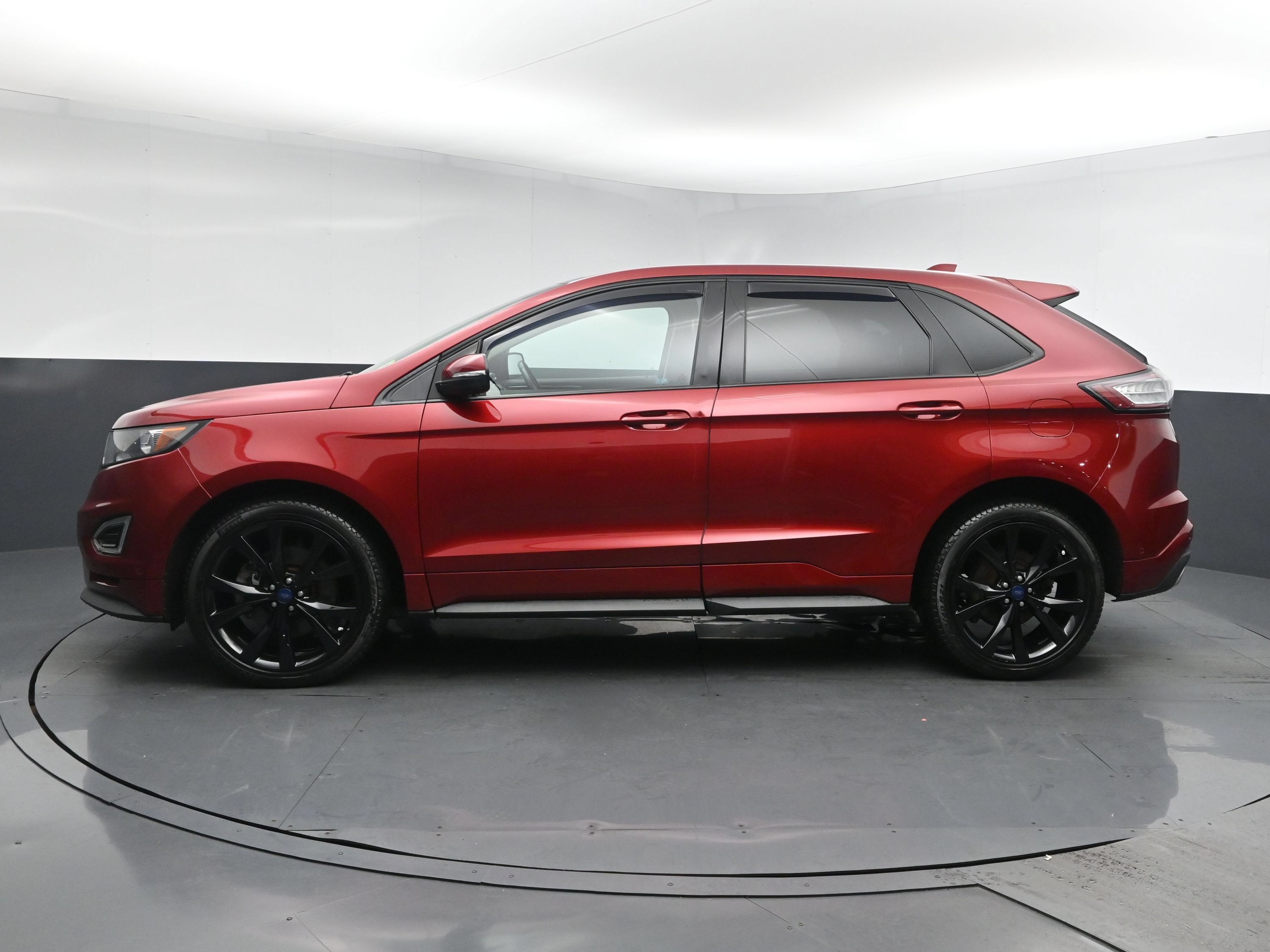 Used 2016 Red Ford Sport image 4